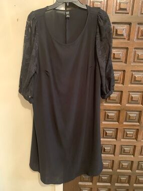 Black PLUS SIZE 2X Scoop Neck Dress with Textured Sleeves